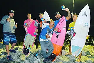 Surfistas suzanenses conquistam pódios em campeonato noturno em Riviera