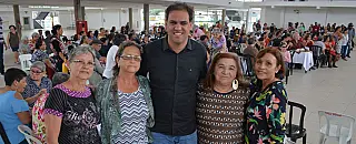 Terceira idade participa de atividade recreativa na Praça de Eventos