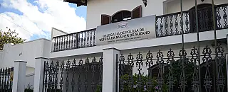 Suspeito de esfaquear esposa e enteado se entrega à polícia