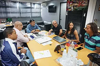 Ashiuchi recebe suzanense medalhista em atletismo