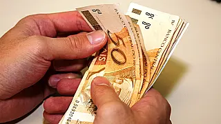 Poupança tem maior retirada líquida da história para meses de setembro