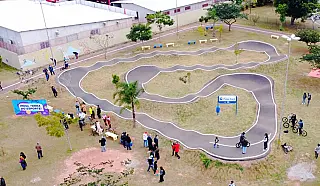 Pista de pump track no Parque Botyra Camorim Gatti é inaugurada em Mogi