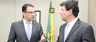 Bertaiolli traz ministro da Saúde para entrega de aparelho de radioterapia no Hospital Luzia