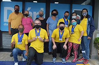 Atletas deficientes conquistam 18 medalhas em campeonato de natação