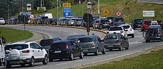 Motoristas devem pegar trânsito intenso na Mogi-Bertioga até dia 31