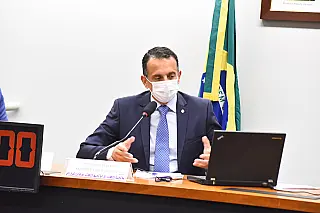 'Não podemos empreender em uma montanha-russa', diz Bertaiolli em discurso no Plenário