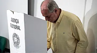 Ciro Gomes votou em Fortaleza e diz que seguiu orientação de seu partido