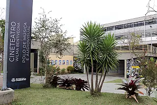 ‘O Grande Dragão Branco’ e ‘Entrando Numa Fria’ são destaques do cineteatro