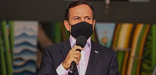 Doria cria fase emergencial com toque de recolher, proíbe futebol, cultos e antecipa recesso escolar