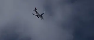 Avião sobrevoa região por 40 min e retorna para Guarulhos para pouso de emergência