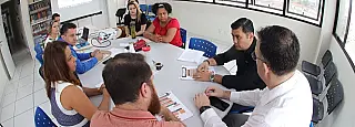Profissionais da saúde farão triagem na entrada dos postos