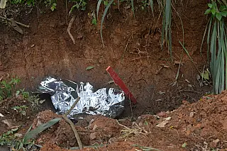 Setor de Homicídios investiga morte de homem encontrado na Estrada do Paiol, em Ferraz