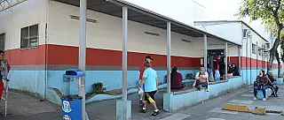 Homem é baleado ao tentar subir em van do transporte complementar em Suzano