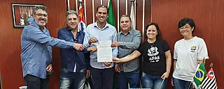 Gian Lopes efetiva parceira para trabalhos do ambulatório da Apae