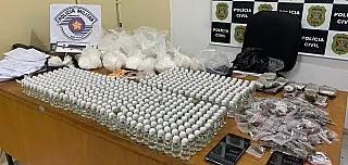 PM prende suspeitos por tráfico e apreende mais de 1,5 mil papelotes de drogas no Jardim Revista