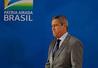 Braga Netto vota no Rio e se diz 'muito confiante'