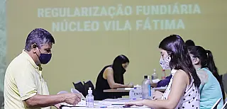 38 famílias recebem matrículas de regularização na Vila Fátima