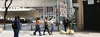 SP autua 99 festas e comércios irregulares no final de semana