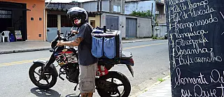 Restrições da quarentena colocam mais motoboys nas ruas