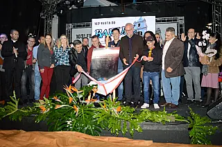 Mais de mil pessoas participam da inauguração da praça do Baruel