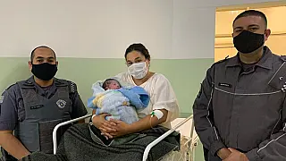 Policiais auxiliam em trabalho de parto no Miguel Badra