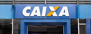Agência da Caixa é invadida e bandidos levam armas de cofre