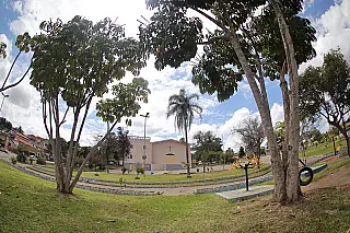 Viveiro Municipal reforça ações de zeladoria em praças de Suzano