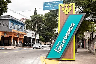 Ferraz ganha mais um totem de identificação