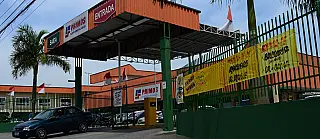 Supermercados seguem atendendo e têm grande movimento de clientes