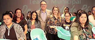 Fundo Social entrega kits e promove orientações a gestantes