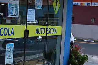 Paralisações causam acúmulo de aulas teóricas em autoescolas