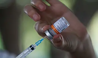 Média de mortes por Covid-19 no Brasil tem 1ª queda depois de um mês de alta