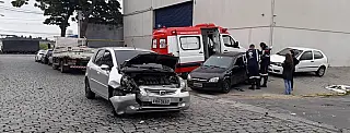 Ladrão em fuga causa acidente de carro e invade casas na Vila Amorim