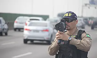 PRF reforça fiscalização para coibir infrações de trânsito nas rodovias da região no Carnaval