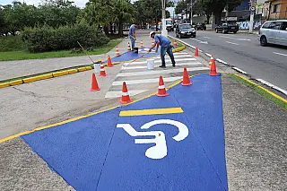 Pintura é reforçada em rampas de acessibilidade