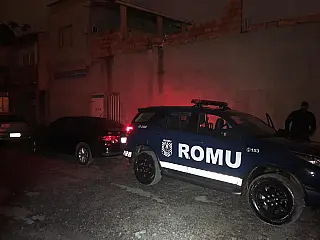GCM apreende drogas e recupera veículo roubado
