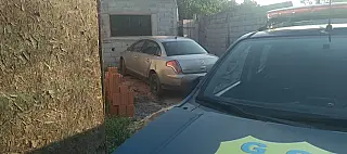 Equipe do Canil da GCM prende suspeito por receptação de veículo em Itaquá