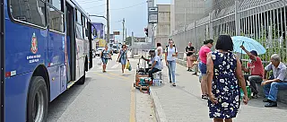 Jovem é linchado e preso em flagrante após roubar celular na estação de Suzano
