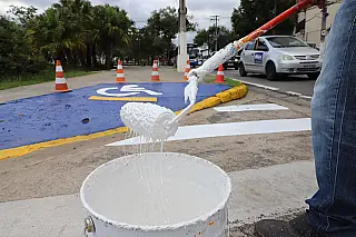 Suzano reforça sinalização de trânsito em 50 ruas da cidade