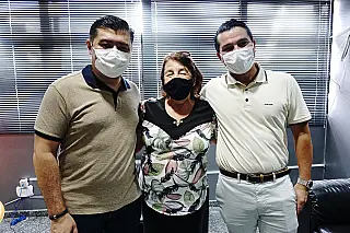Prefeito homenageia servidora com mais de 50 anos de trajetória
