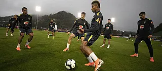 Tite faz mistério sobre time que enfrentará o Catar
