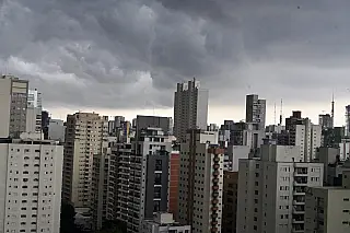 Defesa Civil alerta para chegada de frente fria com chuva e rajadas de vento no Estado de São Paulo