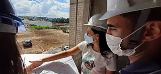 Priscila Gambale visita obras em Ferraz