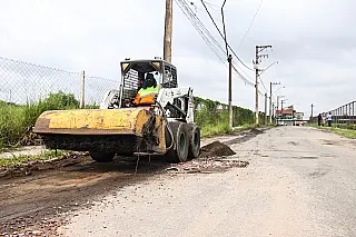 Ferraz inicia obras de recuperação asfáltica