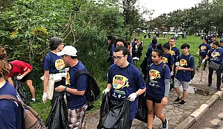 Caminhada ecológica com mutirão de limpeza recolhe 800 quilos de materiais