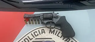 PM prende suspeito por disparos de arma e violência doméstica no Parque Maria Helena