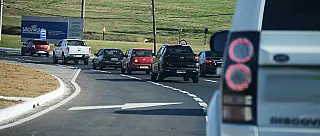 Feriado de Aparecida eleva fluxo de veículos na Mogi-Bertioga