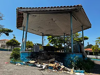 População pede ajuda para ‘morador de rua’ que vive na Praça Papa João XXIII
