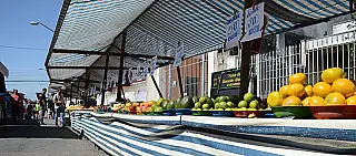 Moradores da Vila Urupês comemoram chegada de feira