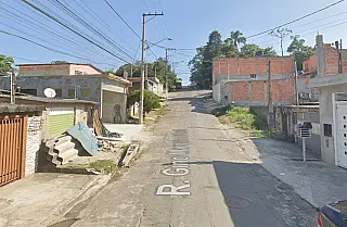 Moradores reclamam de buracos no Parque Umuarama